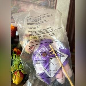 Vintage Miss Piggy 1995 NHL
McDonalds Muppets Ice Hockey
Players NEW